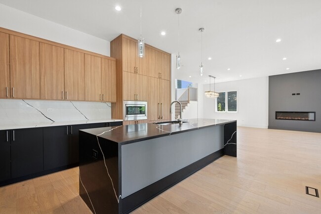 Building Photo - 9214 Washington St