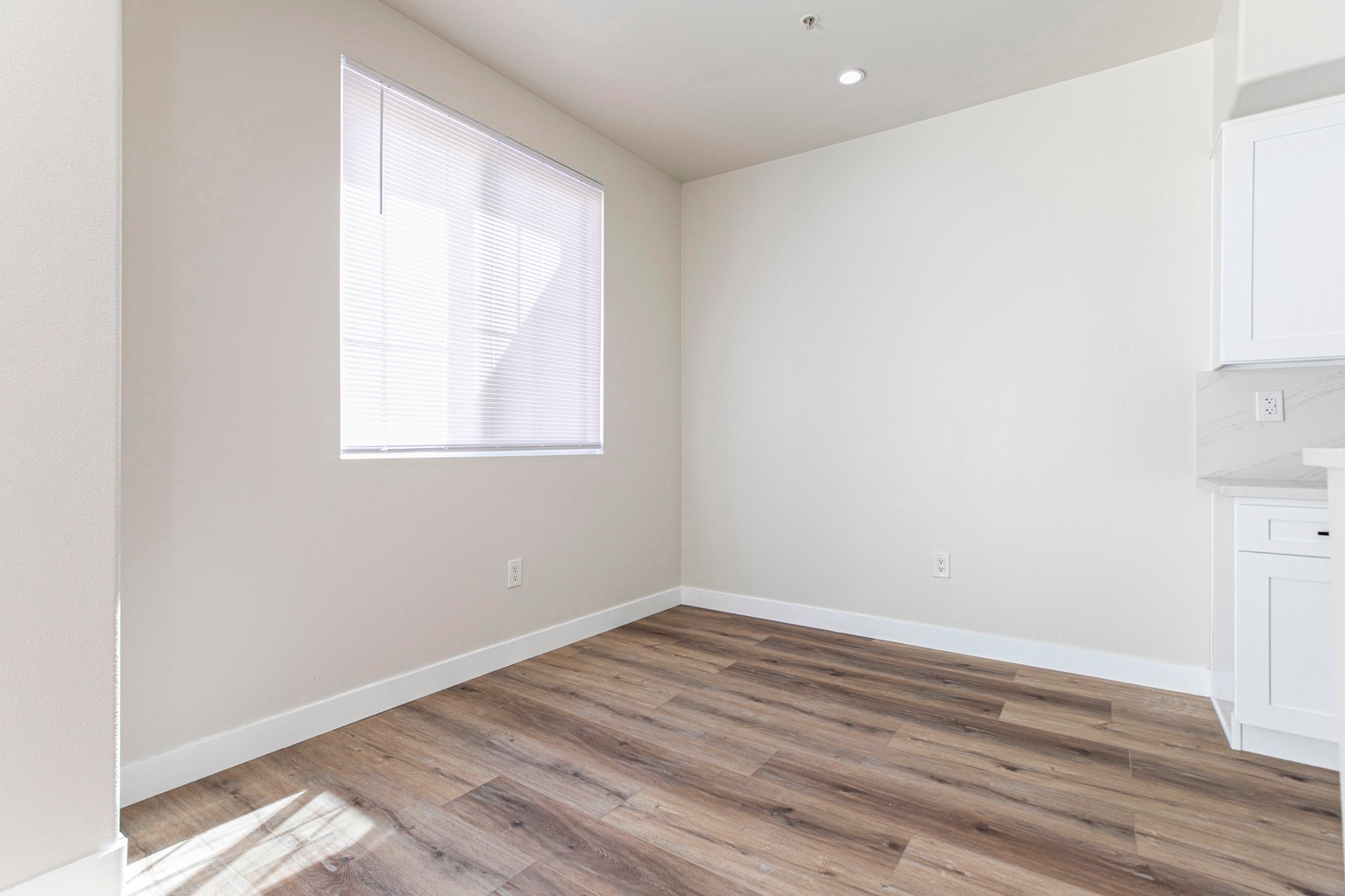 Building Photo - 300 E Providencia Ave