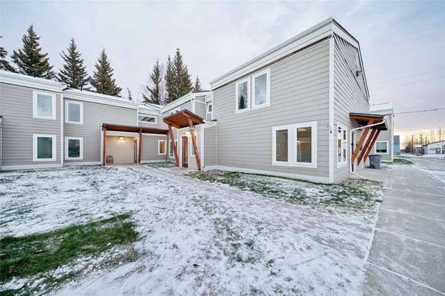 Building Photo - 350 S Santa Claus Ln