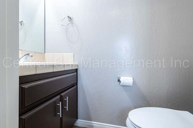 Building Photo - 3 Bedroom/2 Bath Townhome in Mill Creek - ...