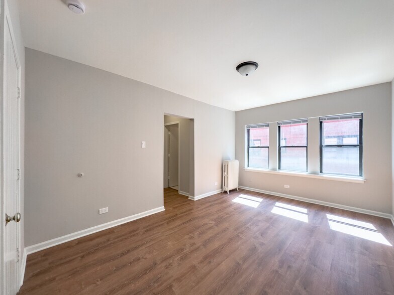 Building Photo - 5746 N Winthrop Ave