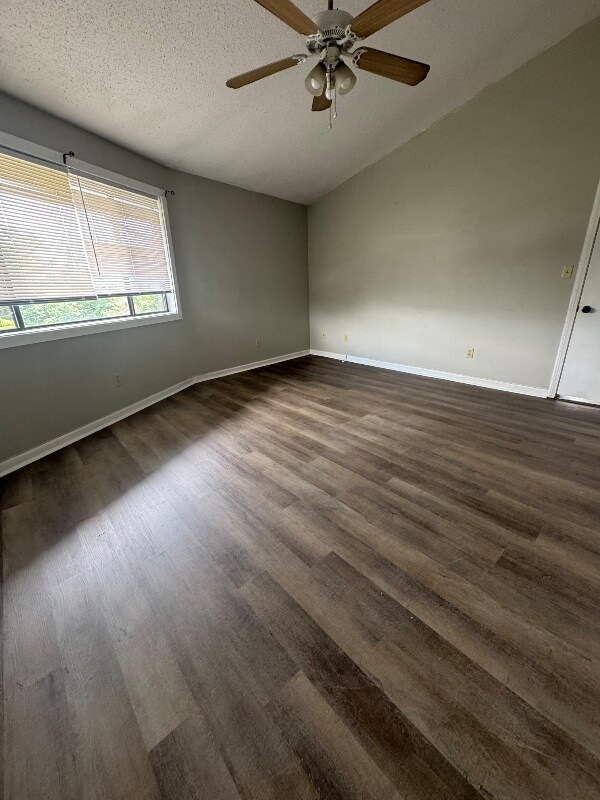 Building Photo - 284 Knoll Dr
