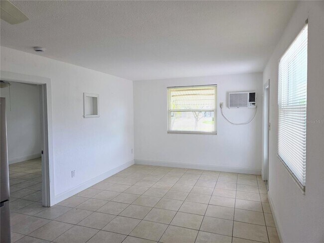 Building Photo - 6931 Hibiscus Ave S