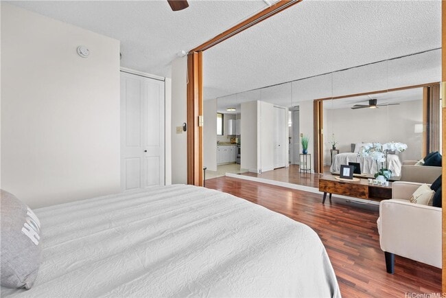 Building Photo - Spacious Studio in Makiki Plaza Available now!