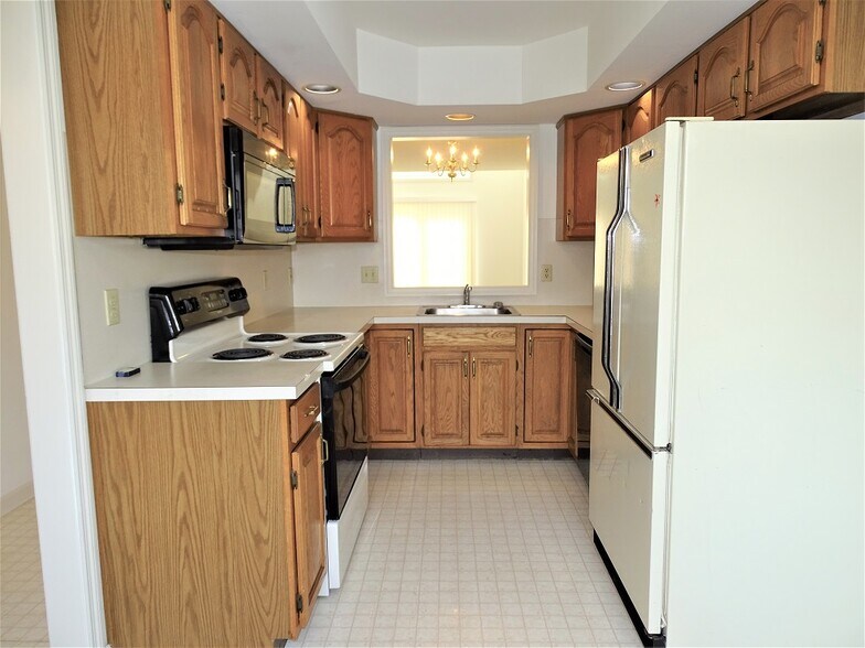 Building Photo - 6441 Lincoln Ct