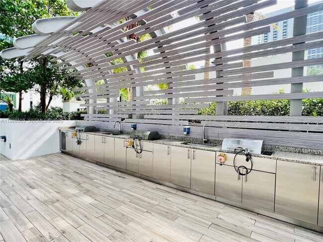 Building Photo - 851 NE 1st Ave