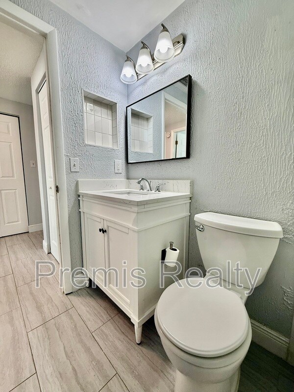 Building Photo - 11950 107th Ave N