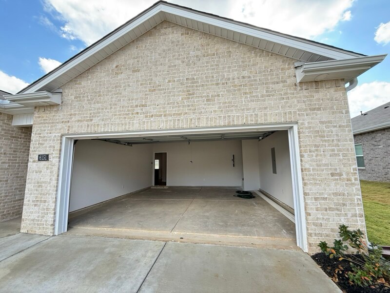 Building Photo - 6151 Feather Wy SE