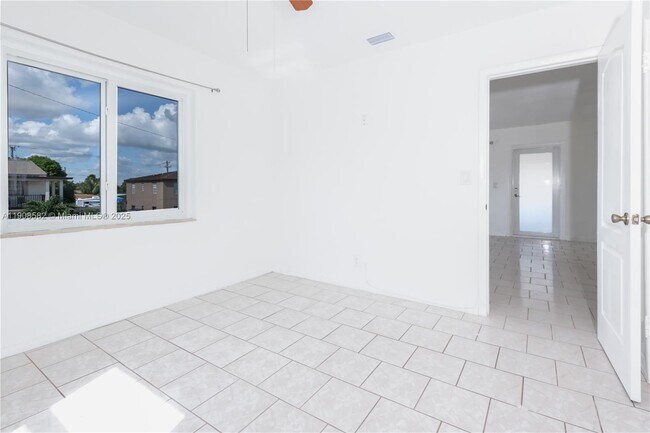 Building Photo - 141 NW 43rd Pl