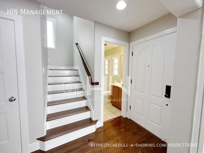 Building Photo - 488 Trident Maple Terrace