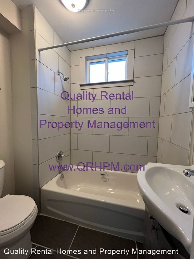 Building Photo - 3 br, 1 bath House - 3482 Laurel Ave