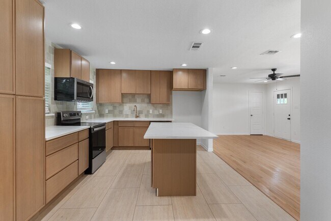 Building Photo - 1001 Belvedere Dr