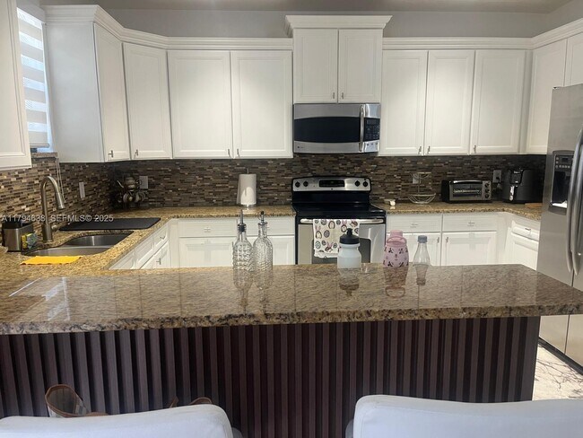 Building Photo - 8985 NW 98th Ave