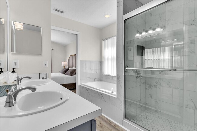 Building Photo - 458 Hollinghead Loop