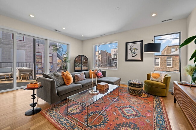 Building Photo - 2016 W Rice St