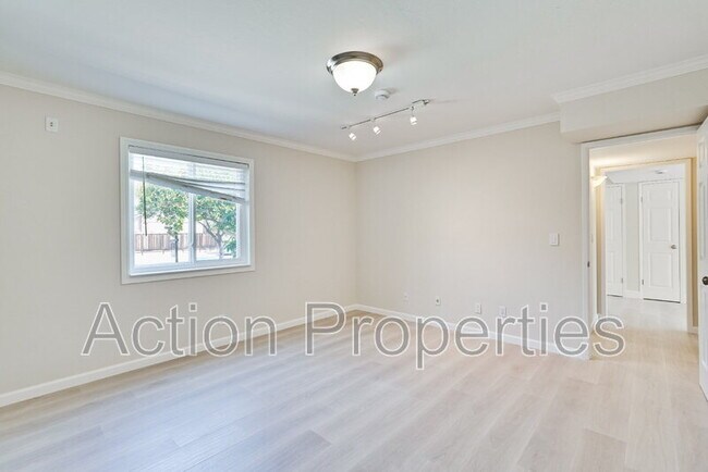 Building Photo - 3806 Century Dr
