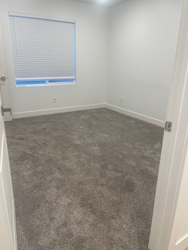 Building Photo - Lindon House