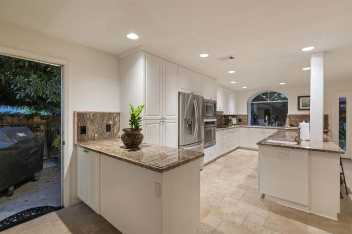 Building Photo - 6502 La Paloma St
