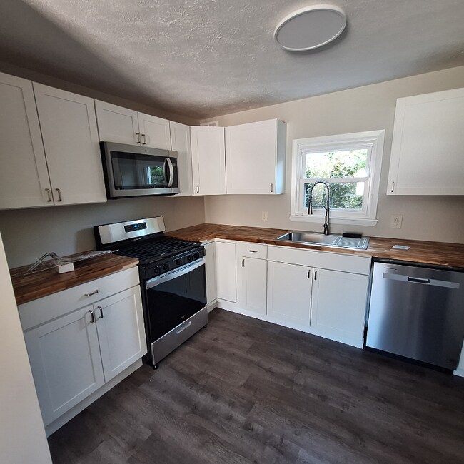 Building Photo - 5662 Park St