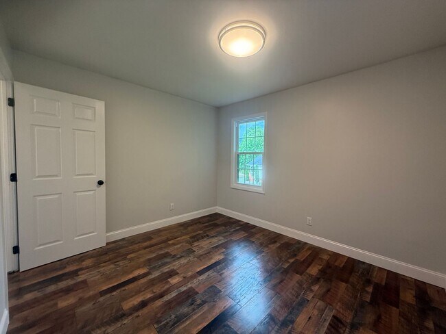 Building Photo - 590-594 North St Newport TN 37821