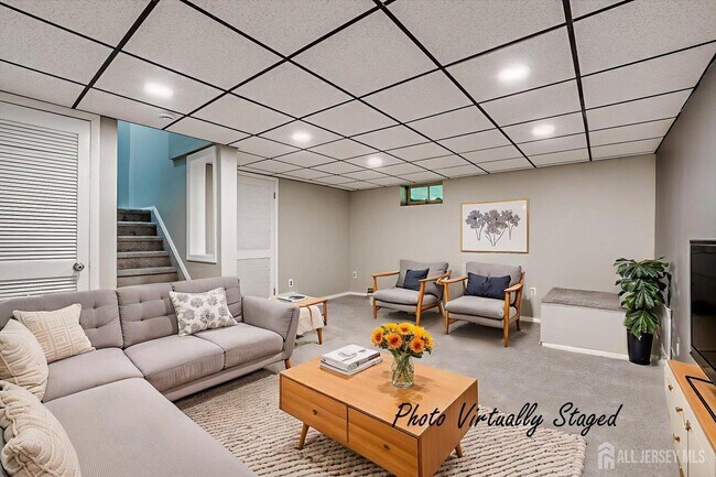 Building Photo - 6 Tulip Ct