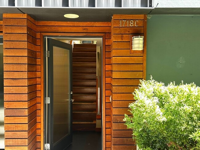 Building Photo - Three-Level Loft-Style 2BR | 3BA with Priv...