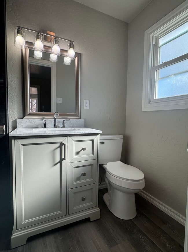 Building Photo - 304 S 2nd St