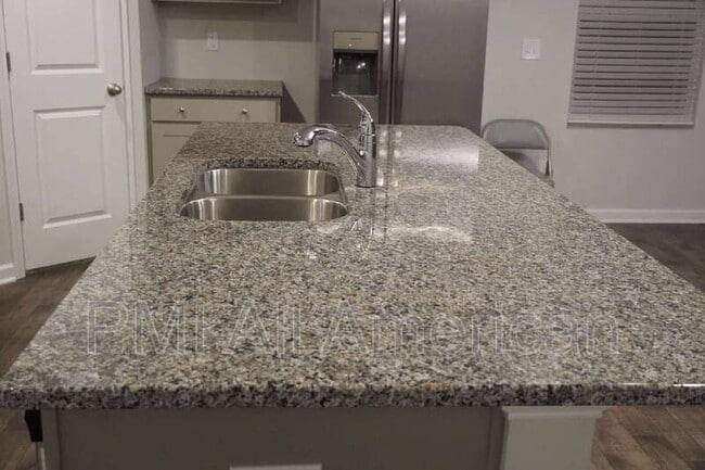 Building Photo - 289 Greenbay St