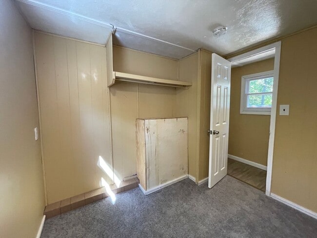 Building Photo - Updated 3 bedroom, 1.5 bath Home FOR RENT in Laurel Lakes, NJ $1450