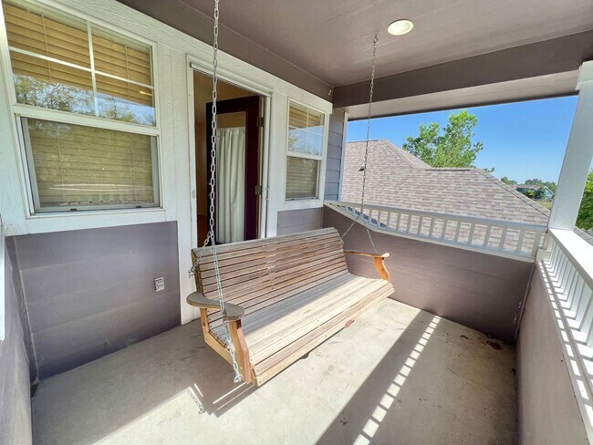 Building Photo - 3 bed 3.5 Bath with Bonus Studio Suite Above Detached Garage!