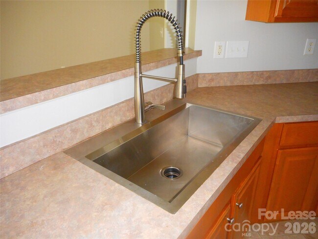 Building Photo - 1018 Fountainbrook Dr