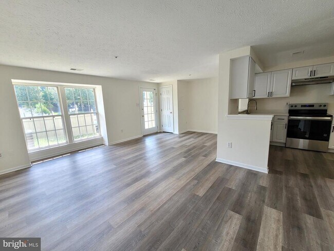 Building Photo - 589 Boysenberry Ln