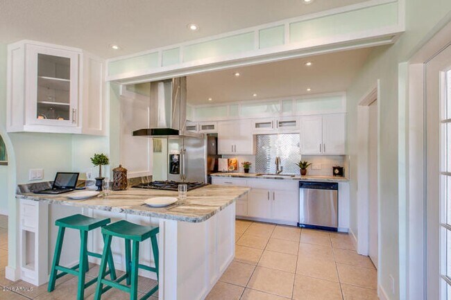 Building Photo - SFH 4-2