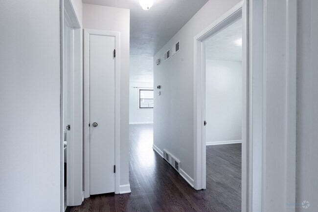 Building Photo - 711 N 3rd Ave