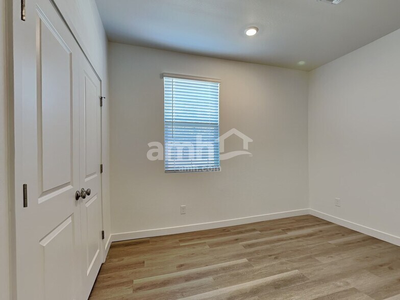 Building Photo - 20177 W Thomas Rd