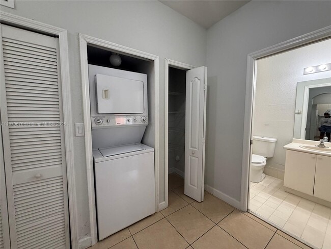 Building Photo - 1666 SE 27th Ct