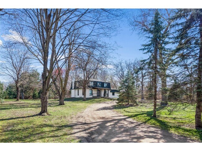 Building Photo - 3159 Northview Rd
