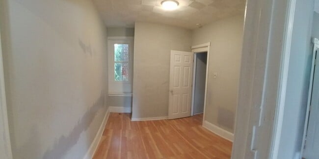 Building Photo - 3 Bedroom 1 Bath Home