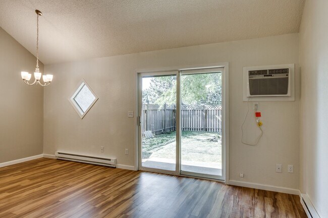 Building Photo - Crestline Triplex