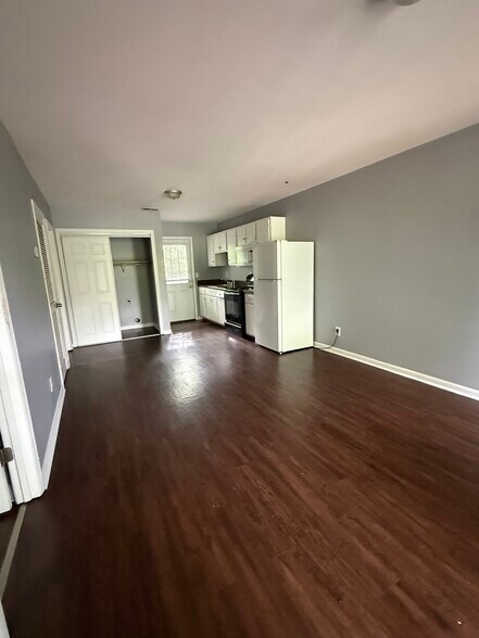 Building Photo - 1104 Penrose Dr