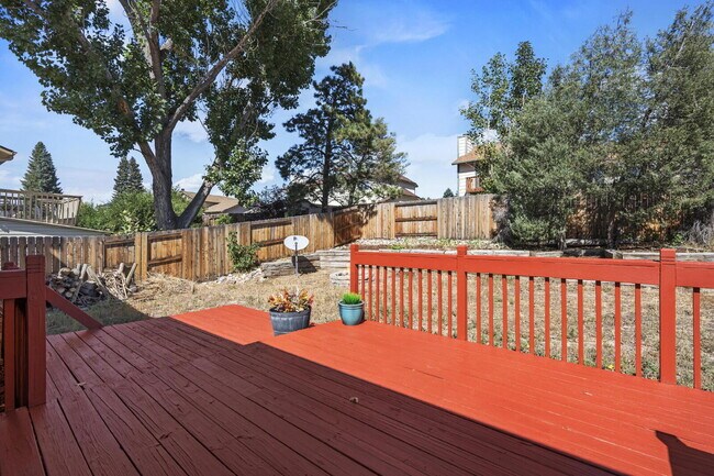 Building Photo - "Spacious 5-Bedroom Haven with 3 Full Bath...