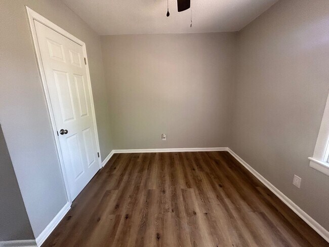 Building Photo - 4539 Bluff Rd