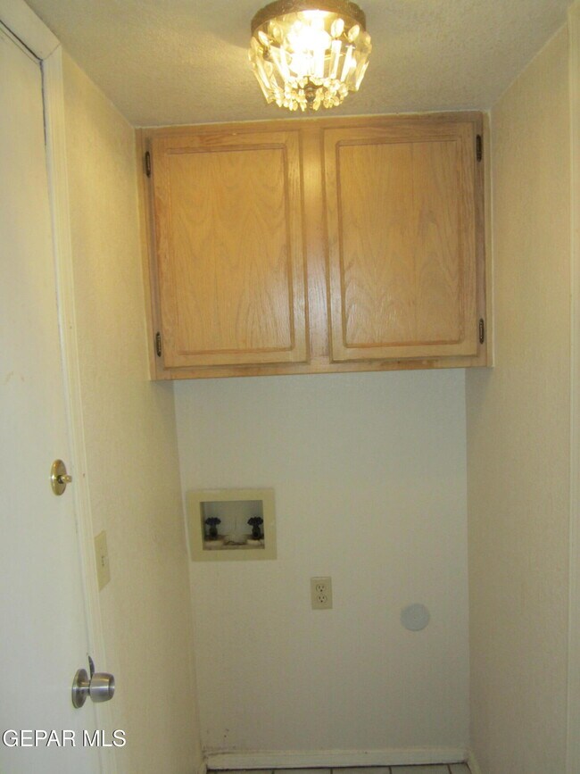 Building Photo - 6924 Imperial Ridge Dr