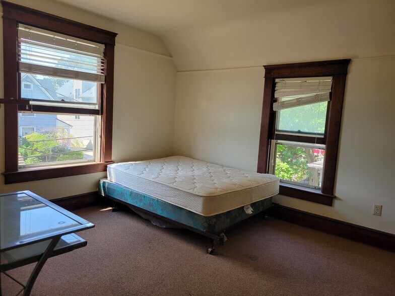 Building Photo - 523 S 4th Ave