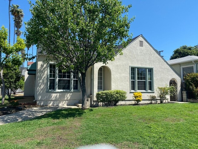 Building Photo - Spacious 2 Bedroom 1 Bath House in Eagle Rock