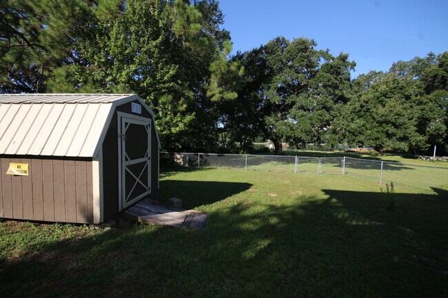 Building Photo - Waterfront Living Nearby – 2/2 Townhouse w...