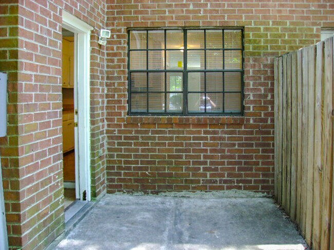 Building Photo - 114 Timber Ln
