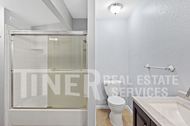 Building Photo - Updated Charming Studio in Historic Folsom...