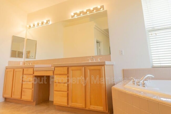 Building Photo - 33454 Twin Hills Way