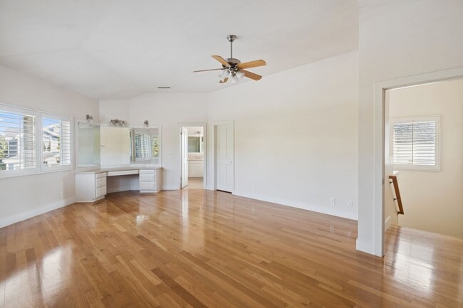 Building Photo - 721 Marigold Ave